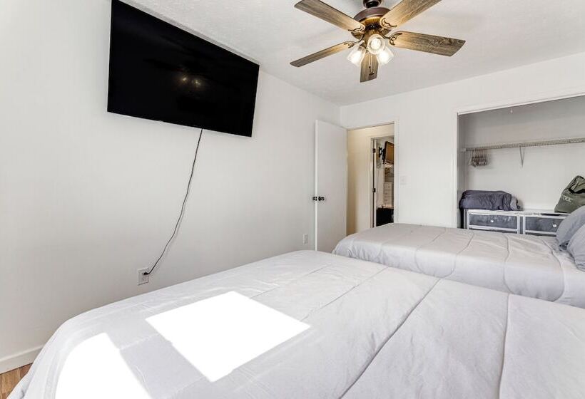 Quiet Dry Ridge Home W/ Yard   Near Ark Encounter!