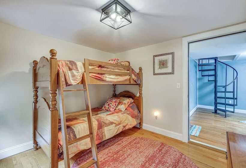 Quintessential New England Home W/ Patio & Grill!