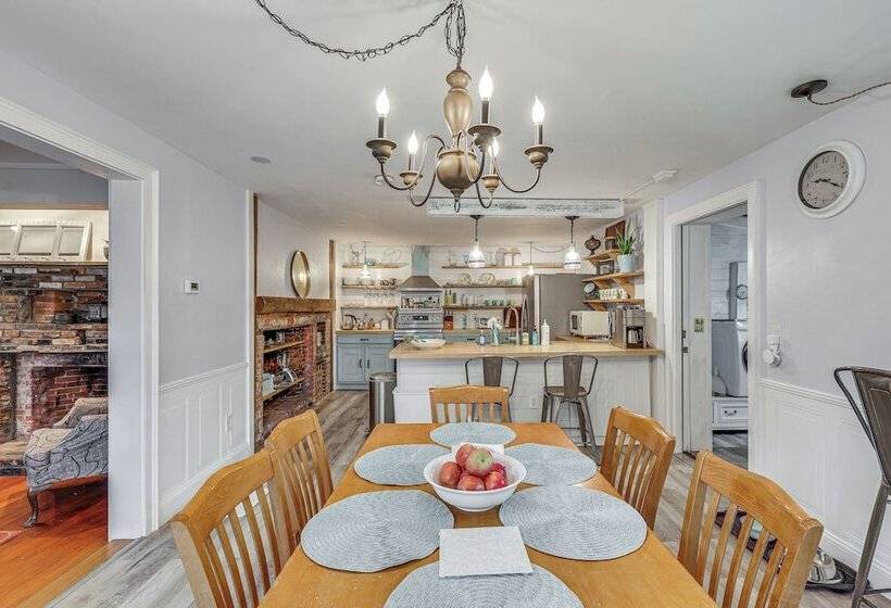 Quintessential New England Home W/ Patio & Grill!
