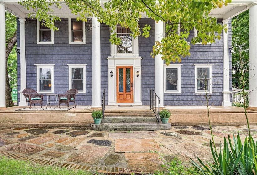 Quintessential New England Home W/ Patio & Grill!