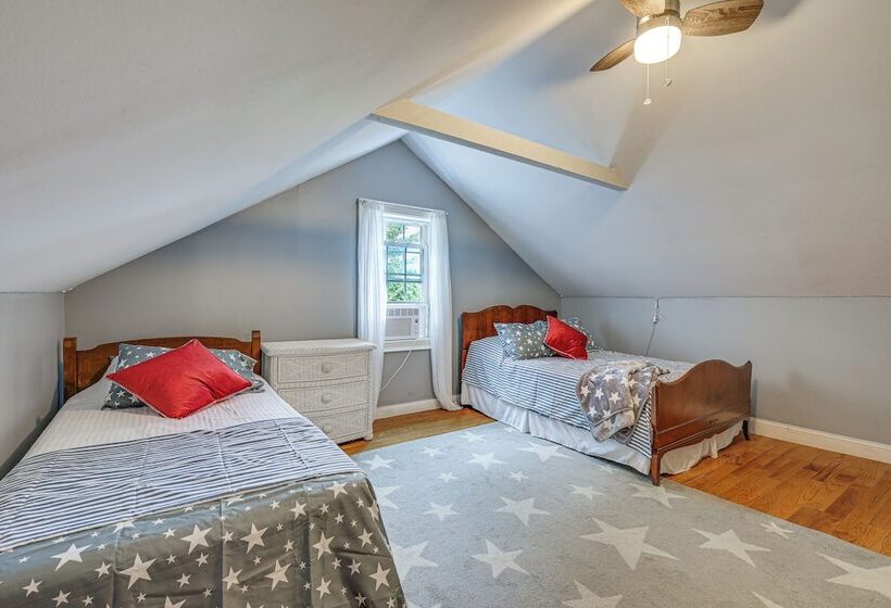 Quintessential New England Home W/ Patio & Grill!