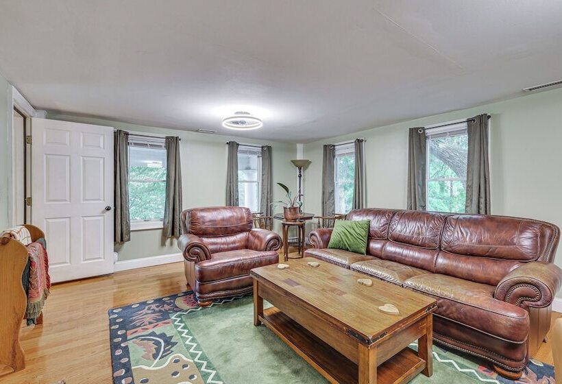 Quintessential New England Home W/ Patio & Grill!