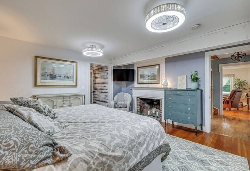 Quintessential New England Home W/ Patio & Grill!