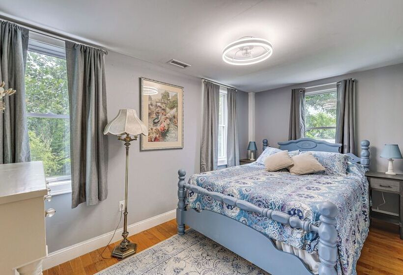 Quintessential New England Home W/ Patio & Grill!