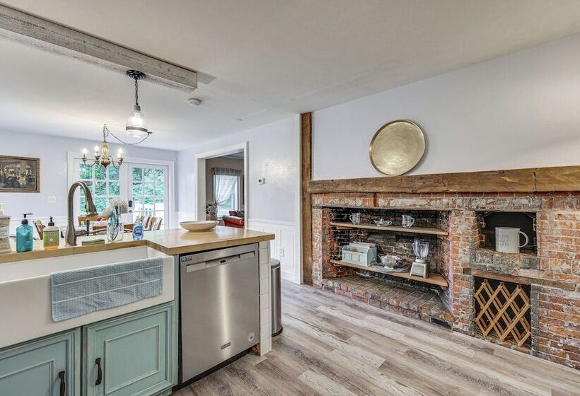 Quintessential New England Home W/ Patio & Grill!