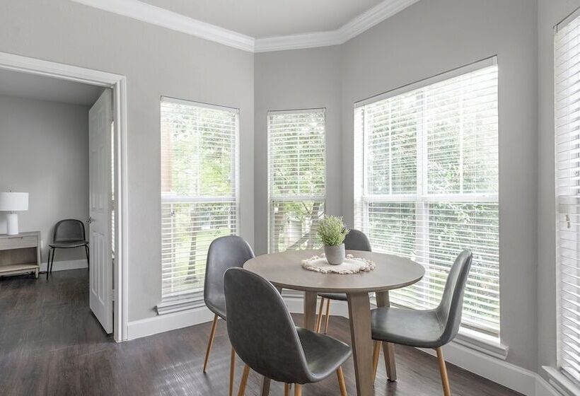 Riverpark Apartments By Barsala