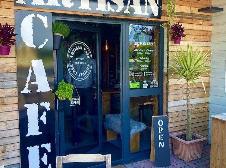 住所  Cosy Coastguard Cottage Right Next To The Sea