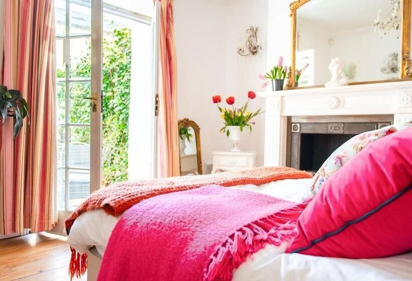 住所  Beautiful 5 Bedroom Regency House / Pets Welcome