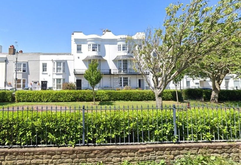 إقامة Beautiful 5 Bedroom Regency House / Pets Welcome