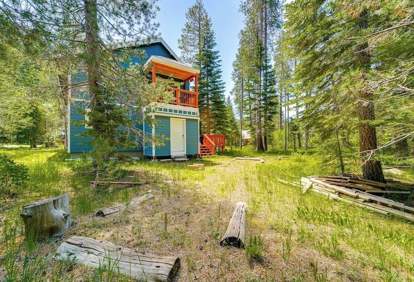 Riverfront Truckee Home < 7 Mi To Lake & Skiing!