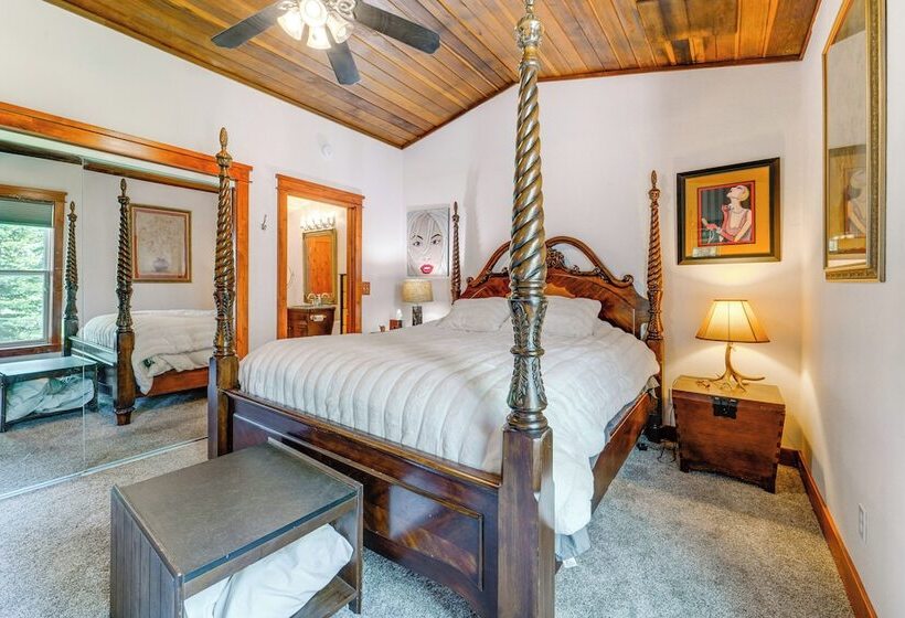 Riverfront Truckee Home < 7 Mi To Lake & Skiing!