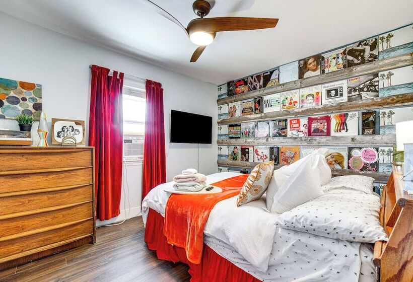 Rustic & Secluded Nevada Home: On Site Dog Park!