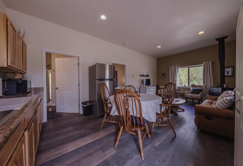 Saddlehorn Ridge Cabin