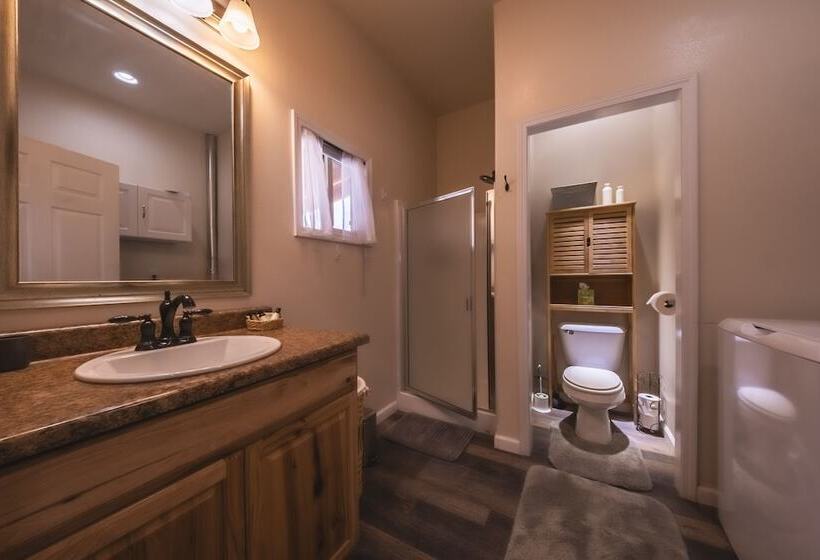 Saddlehorn Ridge Cabin