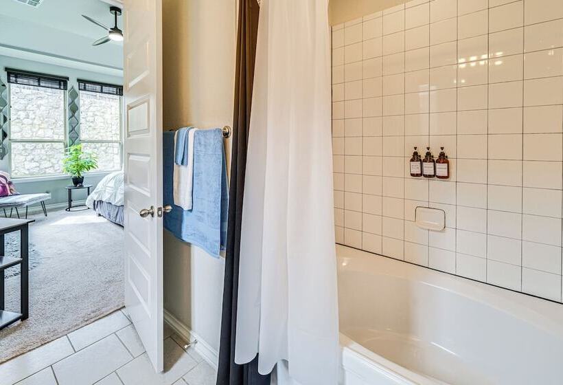 19 Mi To San Antonio River Walk: Home W/ Grill!