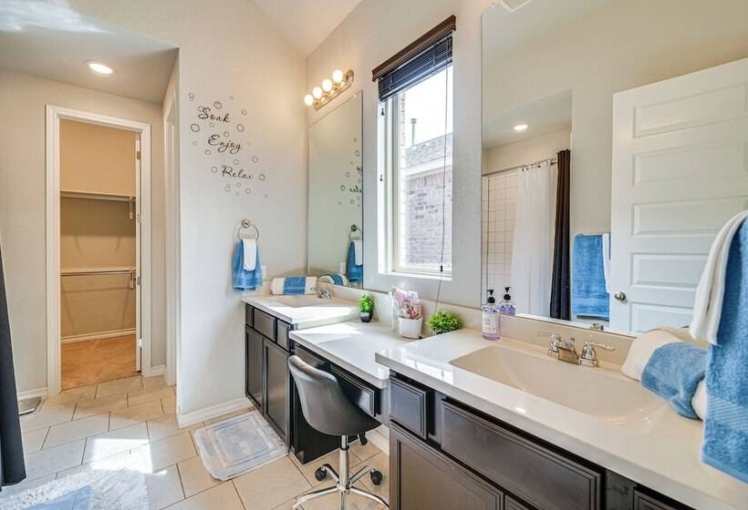 19 Mi To San Antonio River Walk: Home W/ Grill!