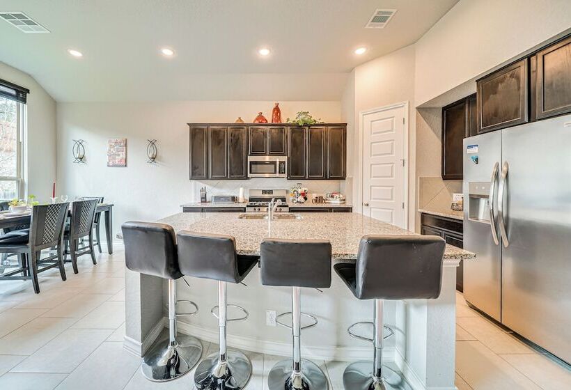 19 Mi To San Antonio River Walk: Home W/ Grill!