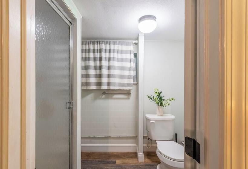 Arcade, Sports Bar, Deck Living, Fire Pit, Near The Lake! Sasa By Avantstay