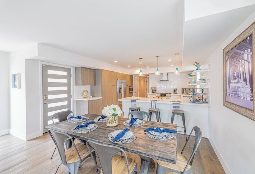 Seaside Style By Avantstay Rooftop + Walk To Beach Chic Design