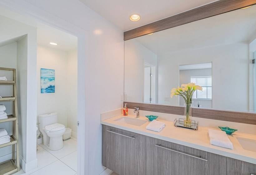 Seaside Style By Avantstay Rooftop + Walk To Beach Chic Design