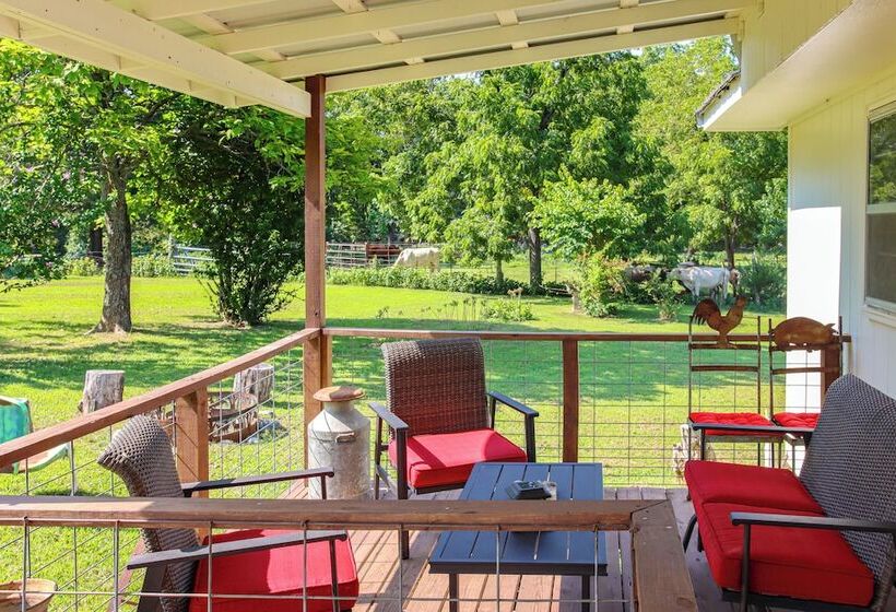 Horses Welcome: Marble Falls Home W/ Grill!