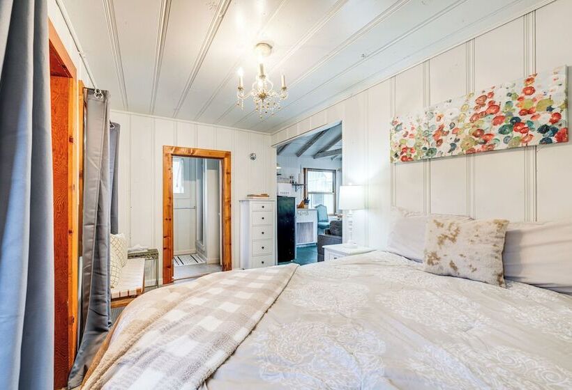 Serene Bass Lake Cabin Near Shopping & Dining!