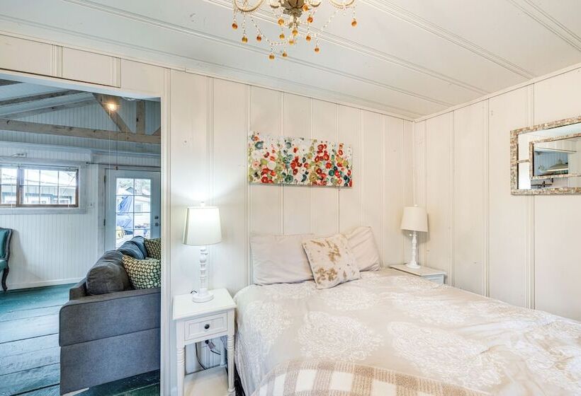 Serene Bass Lake Cabin Near Shopping & Dining!