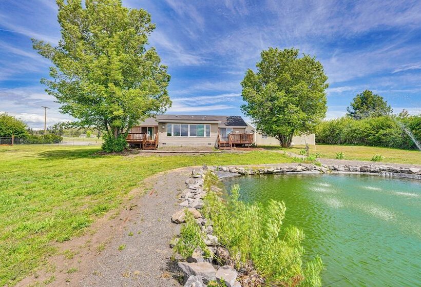 Serene Home W/ On Site Pond & Decks In Chiloquin!
