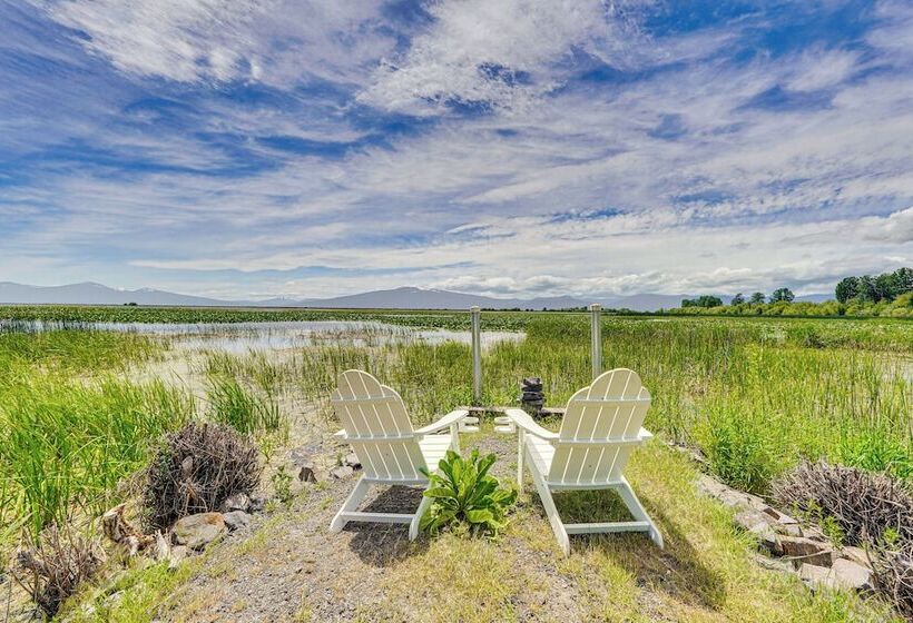 Serene Home W/ On Site Pond & Decks In Chiloquin!