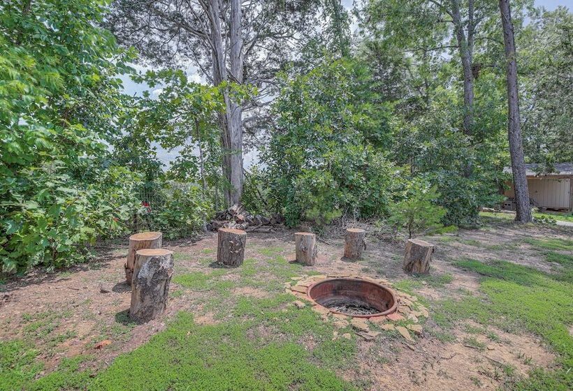 Serene Sevierville Cabin W/ Deck & Mountain Views!