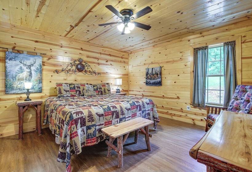 Serene Sevierville Cabin W/ Deck & Mountain Views!