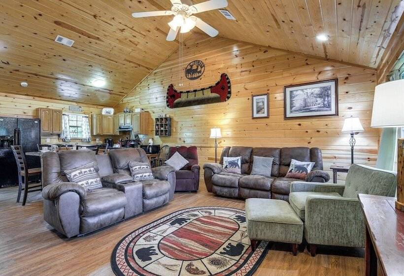 Serene Sevierville Cabin W/ Deck & Mountain Views!