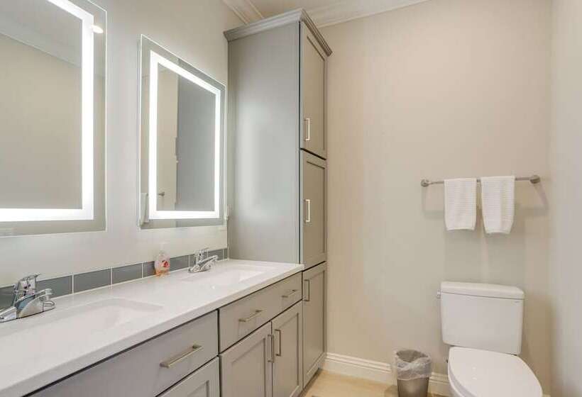 Lakeside Marblehead Home W/ Screened Patio!