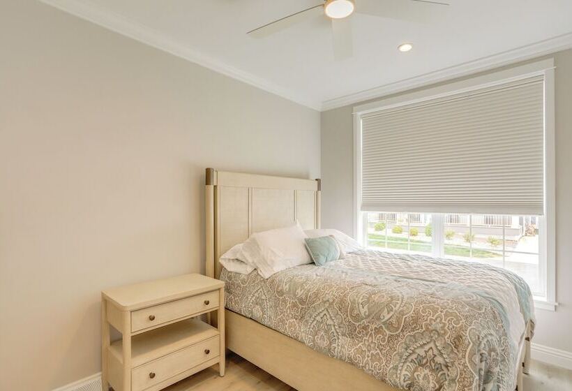 Lakeside Marblehead Home W/ Screened Patio!