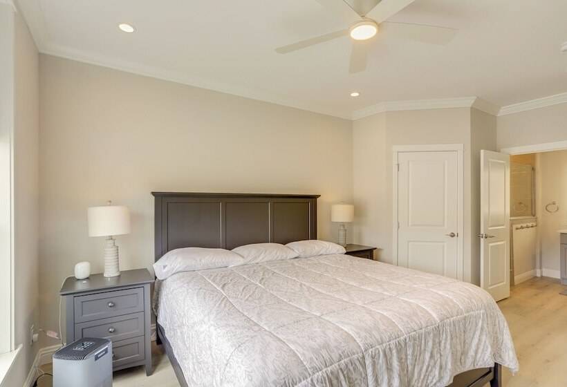 Lakeside Marblehead Home W/ Screened Patio!