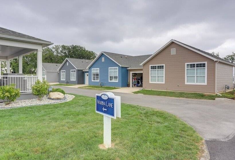 Lakeside Marblehead Home W/ Screened Patio!