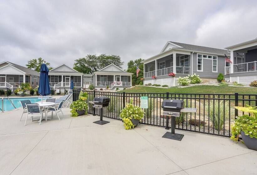 Lakeside Marblehead Home W/ Screened Patio!