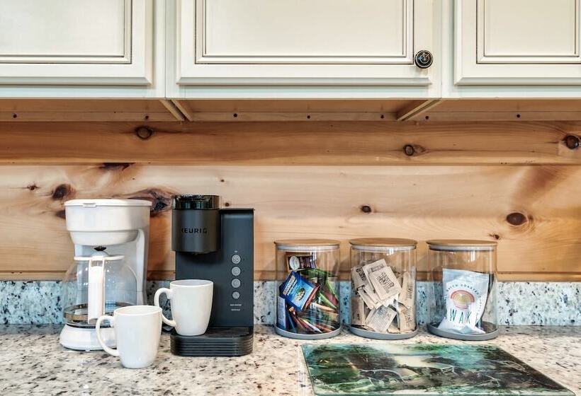 Smoky Horizon By Avantstay Views + Game Room, Hot Tub & Movie Theater!