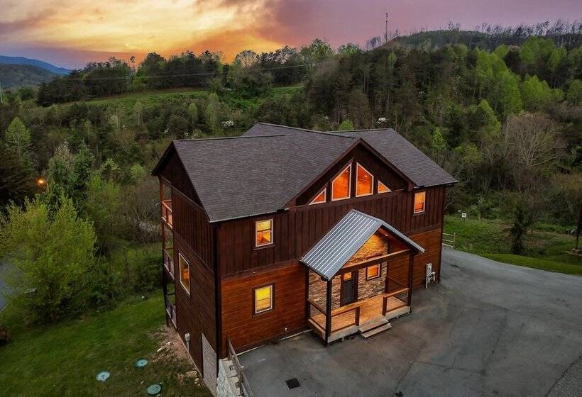 Smoky Horizon By Avantstay Views + Game Room, Hot Tub & Movie Theater!