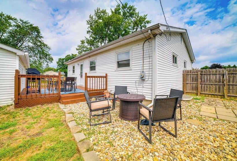 South Bend Home < 2 Mi To Notre Dame Stadium!