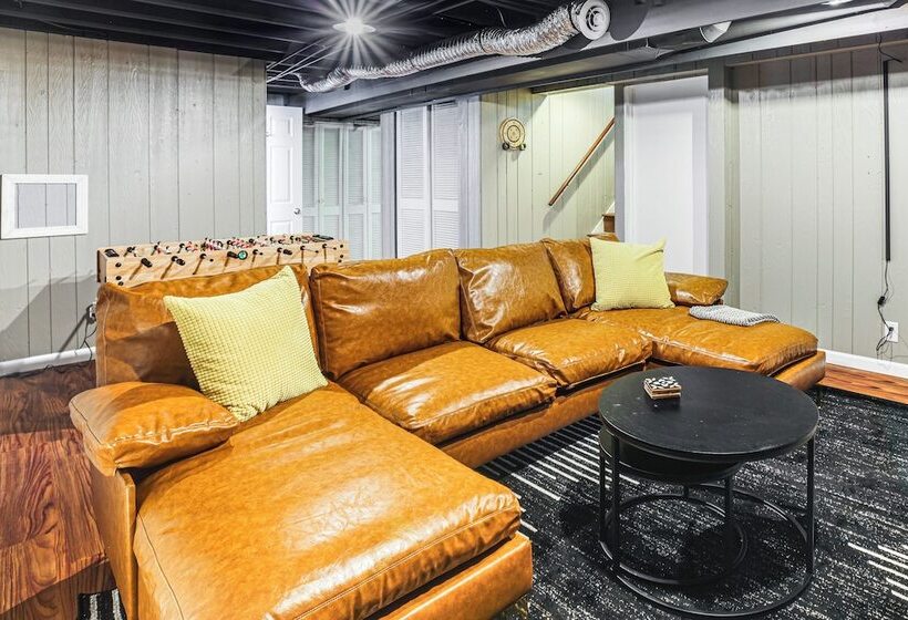 South Bend Home < 2 Mi To Notre Dame Stadium!