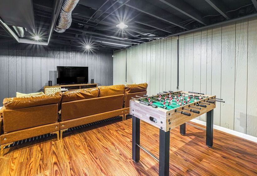 South Bend Home < 2 Mi To Notre Dame Stadium!