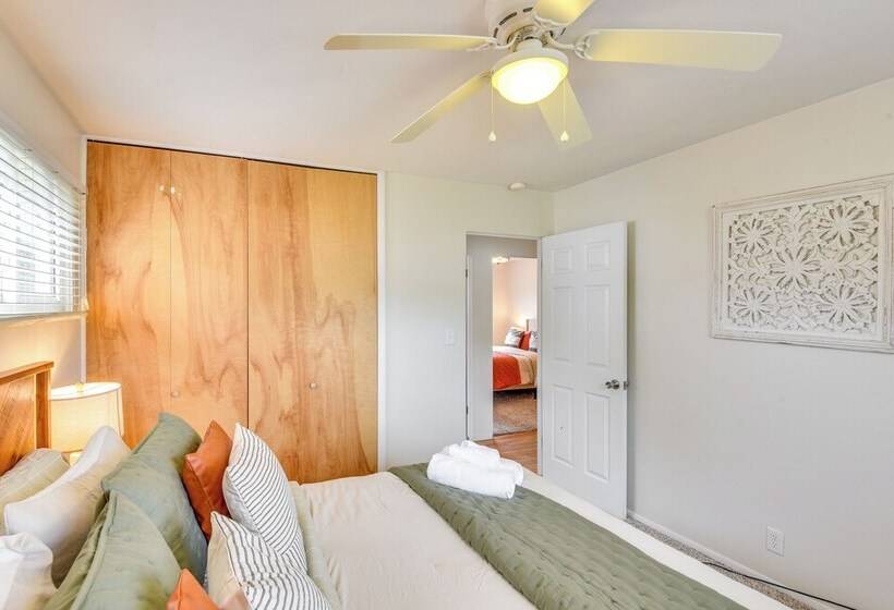 South Bend Home < 2 Mi To Notre Dame Stadium!