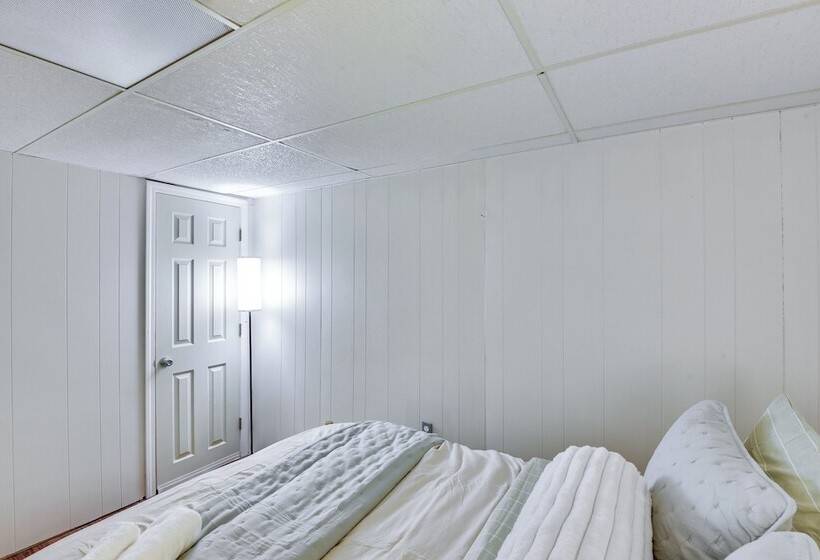 South Bend Home < 2 Mi To Notre Dame Stadium!