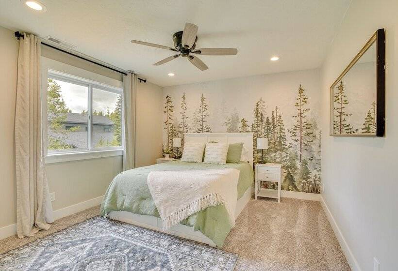 Spacious Donnelly Family Home W/ Private Hot Tub!