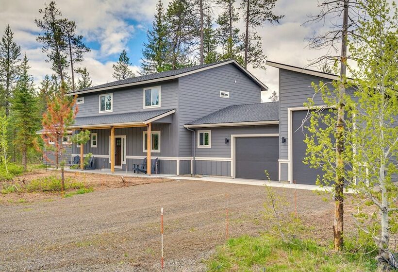 Spacious Donnelly Family Home W/ Private Hot Tub!