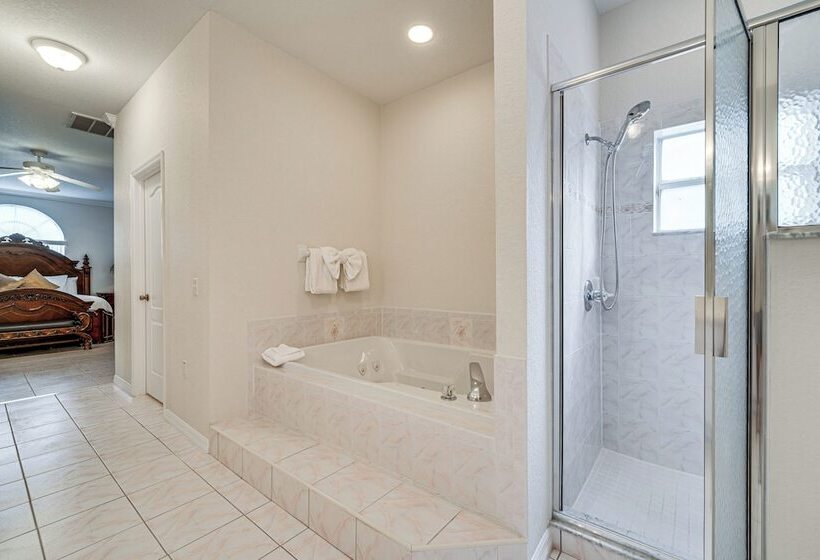 Private Pool: Spacious & Elegant Haines City Home!