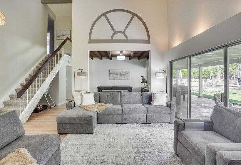 Spacious Home W/ Pool & Jacuzzi Near Laguna Beach!