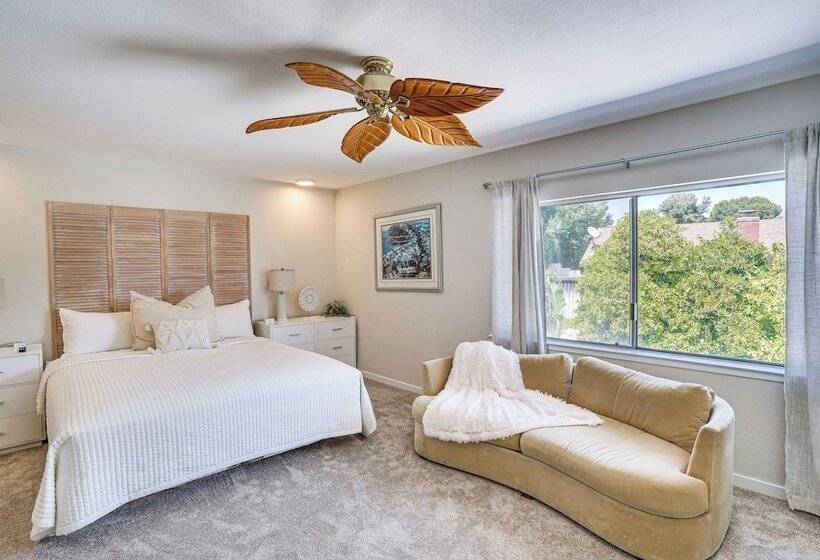 Spacious Home W/ Pool & Jacuzzi Near Laguna Beach!