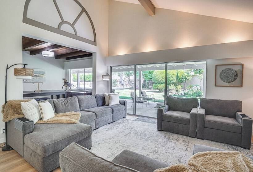 Spacious Home W/ Pool & Jacuzzi Near Laguna Beach!